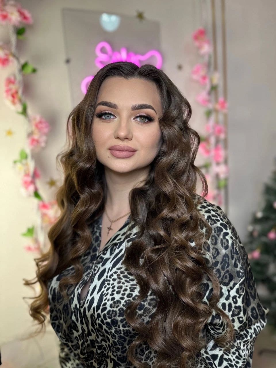 Работа салона Рашен Вумен 25